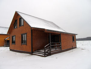 Una vez la casa construida y los documentos de la propiedad listos, era inicio de diciembre con una capa fina de nieve ya formada.